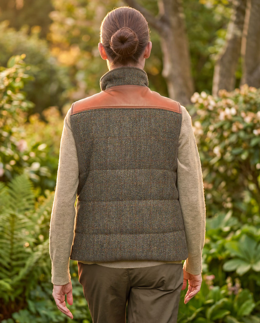 Damen-Steppweste „Lisa“ aus Harris Tweed mit Nappalederbesatz | Evergreen