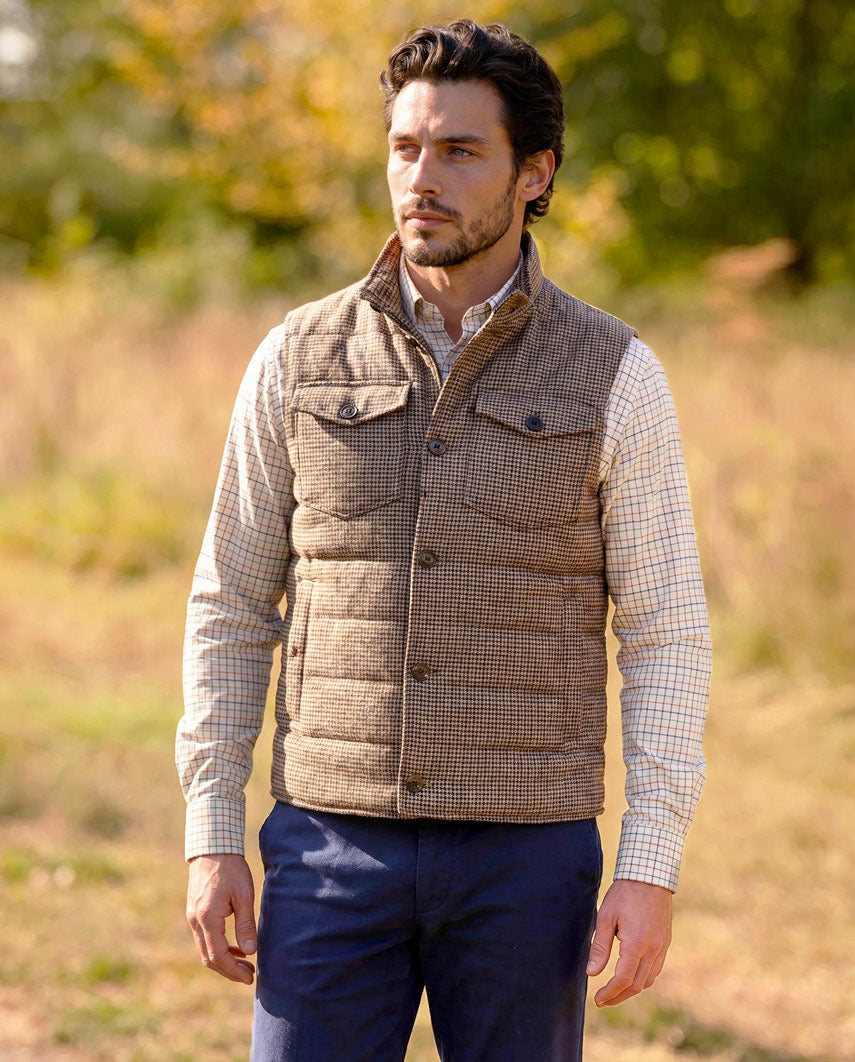 Herren Steppweste ,,Miltown Vest'' im braunen Hahnentritt