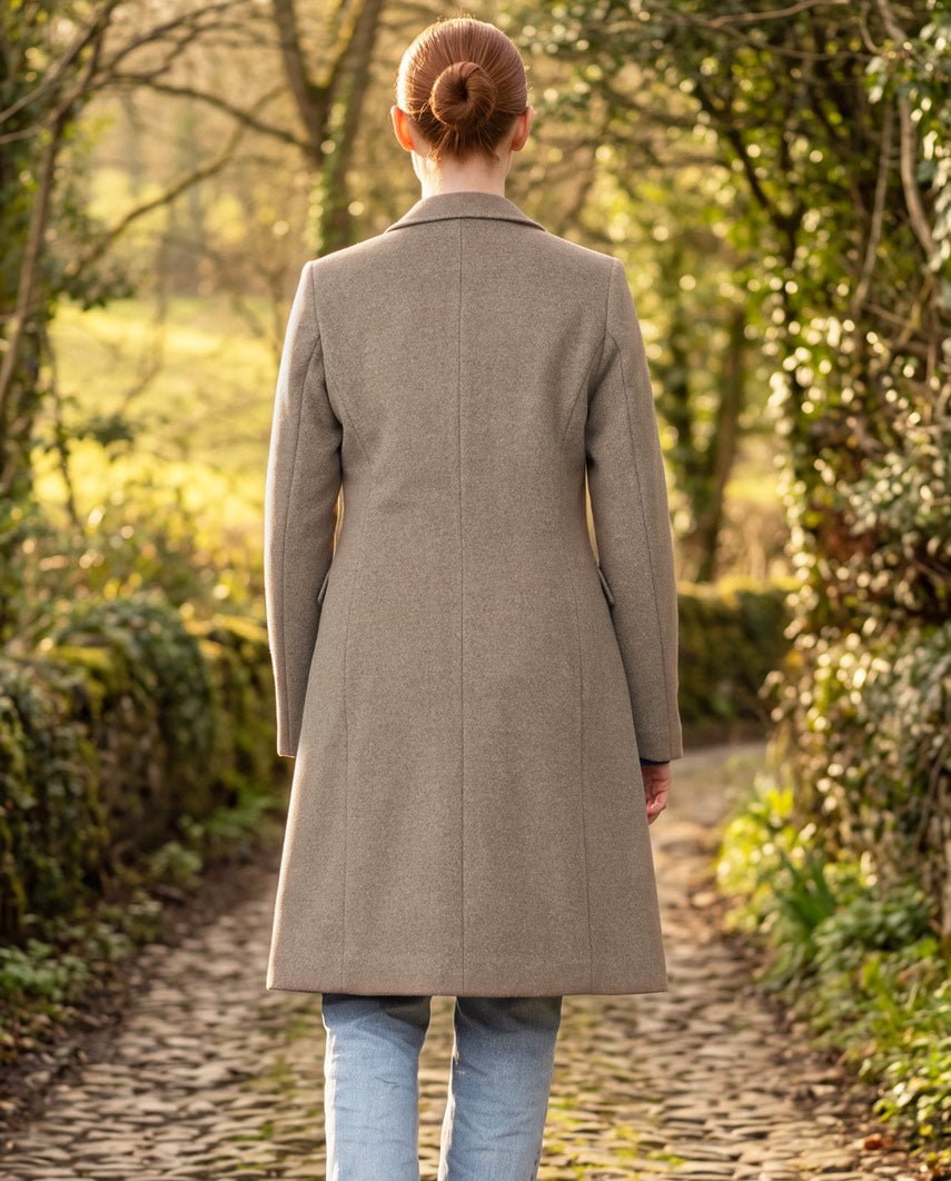 Damesjas "Emilia" van wol-kasjmier in taupe - Wellington of Bilmore