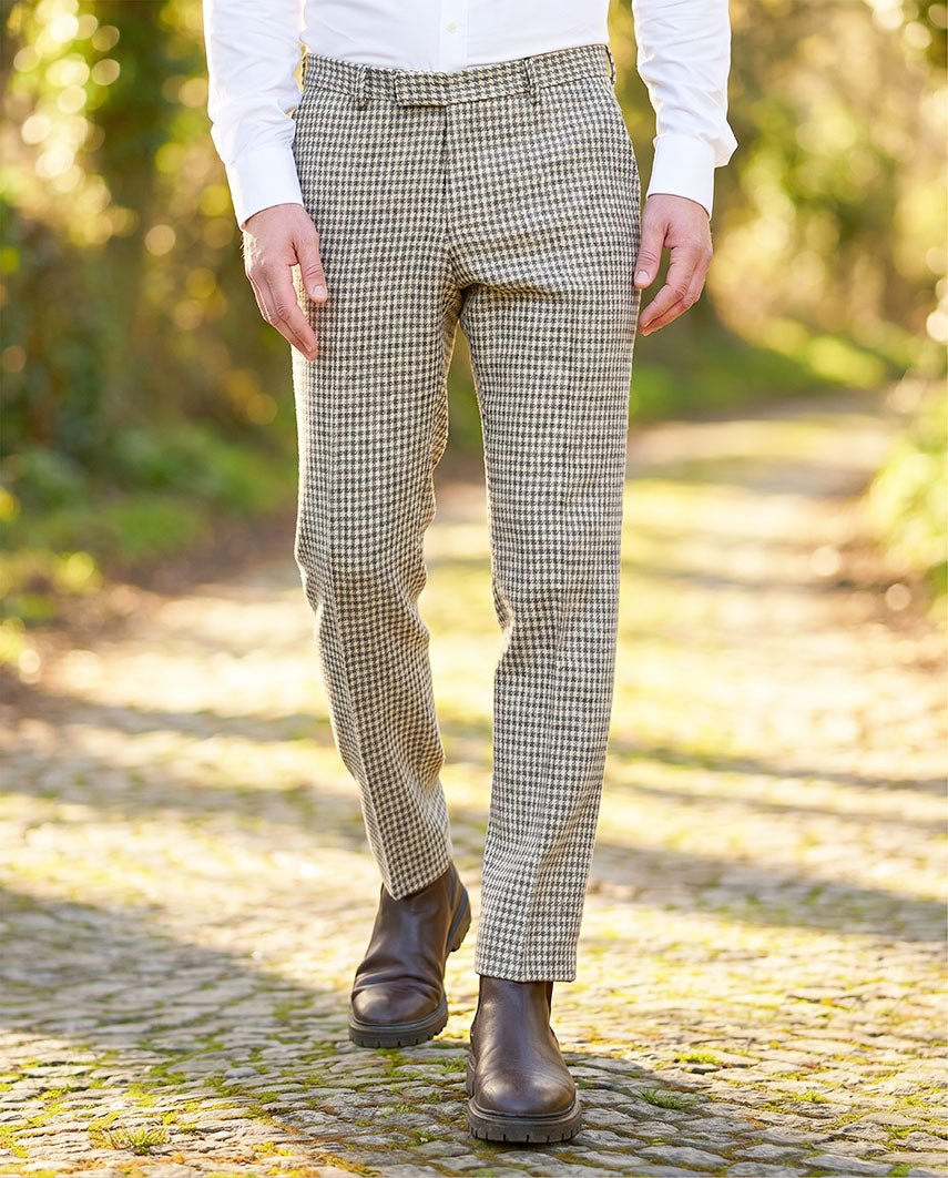 Harris Tweed Hose ''Mr. Miller " in grey - cream houndstooth - Wellington of Bilmore