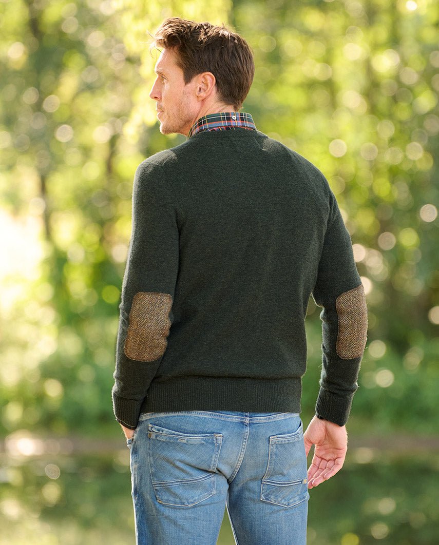Herren Strickpullover ''Jack'' in forrest green mit Harris Tweed Applikationen - Wellington of Bilmore