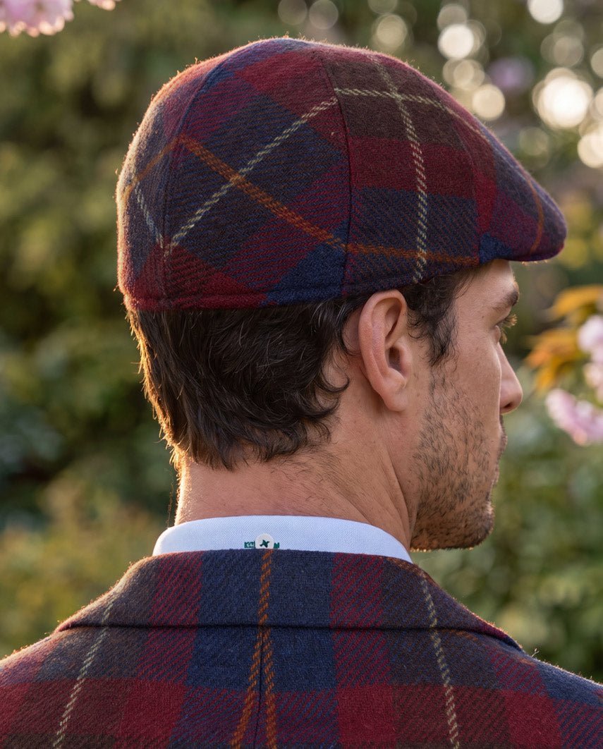 Schiebermütze "Henry Cap" aus original Harris Tweed in berry check - Wellington of Bilmore