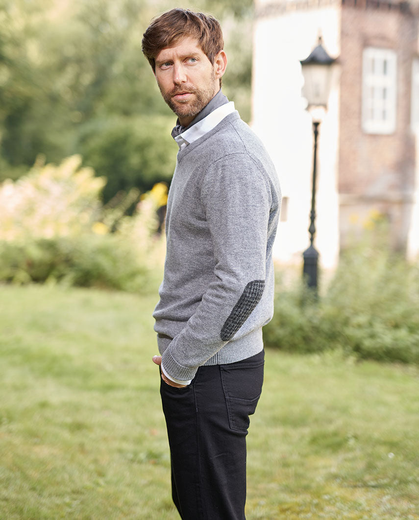 Men's knitted sweater ''Jack'' in cloud grey with Harris Tweed applications