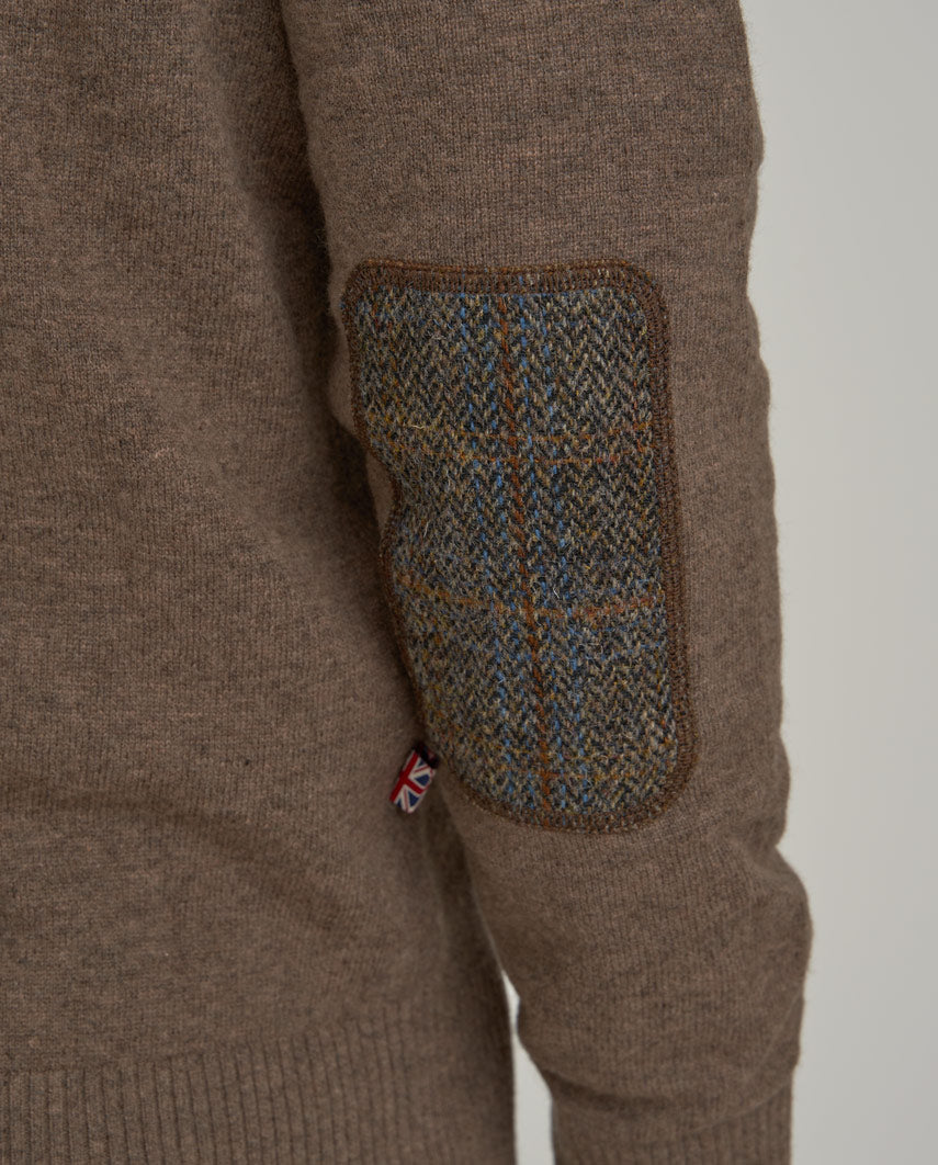 Merino-Lambswool Herrenpullover „Jordan“ in nutmeg – mit Harris-Tweed-Details