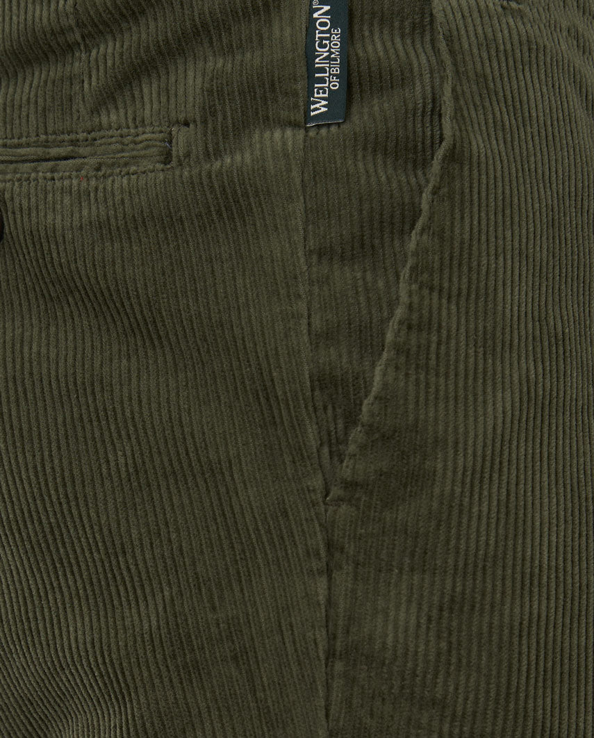 Herren Cordhose ''Mr. Bradley'' aus Genuacord in forrest