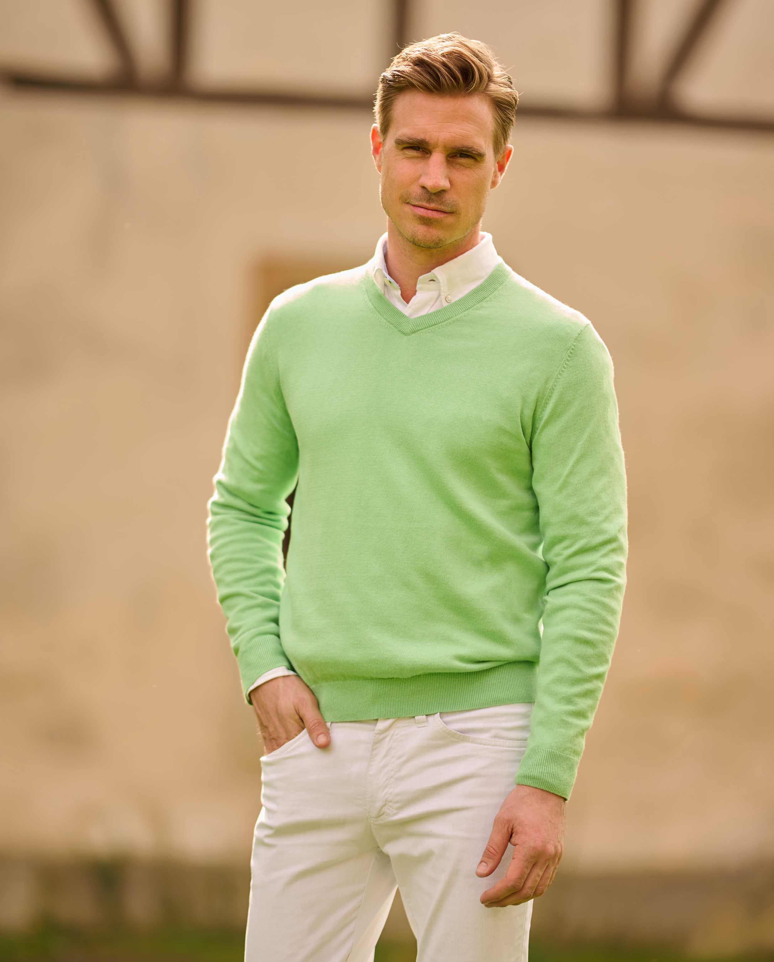 Herren Baumwollpullover ''Tom'' mit V-Ausschnitt in green apple