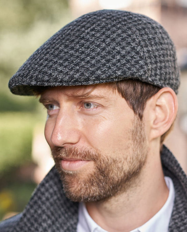 Harris Tweed flatcap "Henry Cap" in black houndstooth