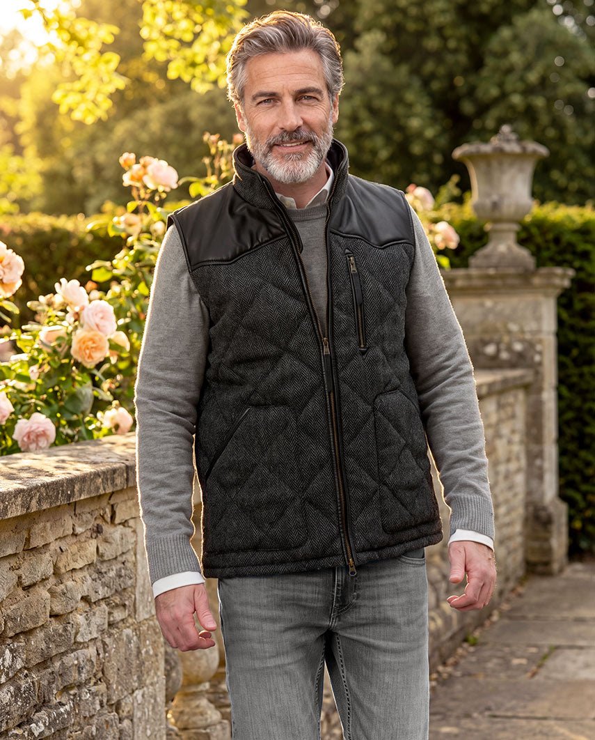 Harris Tweed gewatteerd herenvest – Levi Vest in Anthracite Herringbone, productkaart