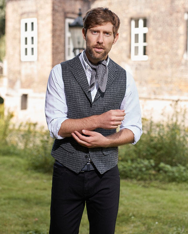 Harris Tweed gilet "Wales" in black houndstooth