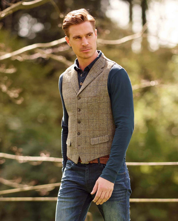 Harris Tweed gilet "Wales" in Walnut Check