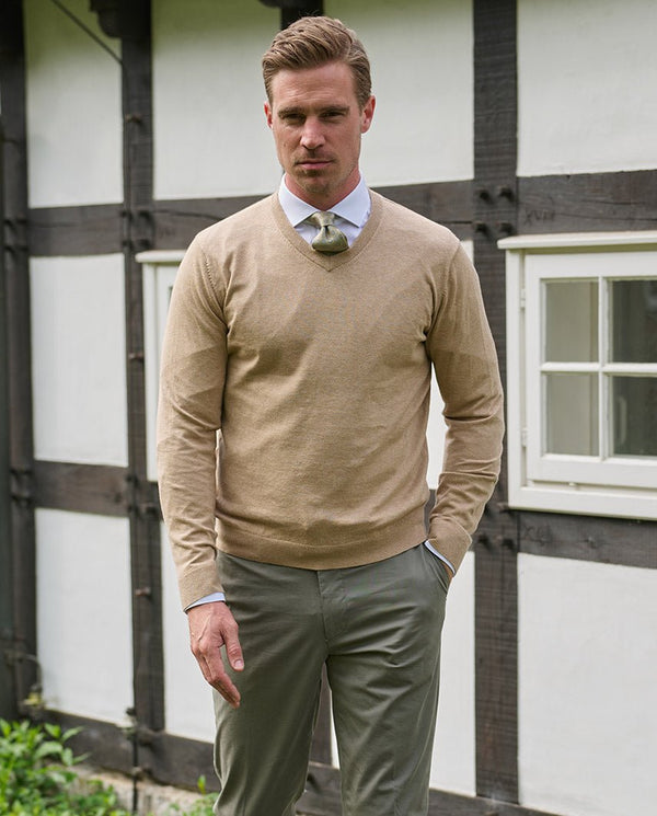 Gebreide herentrui "Tom" met V-hals in beige