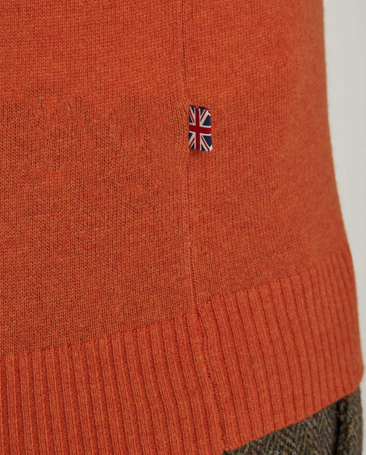 Merino-lamswol herentrui "Jordan" in burned orange – met Harris Tweed details - Wellington of Bilmore